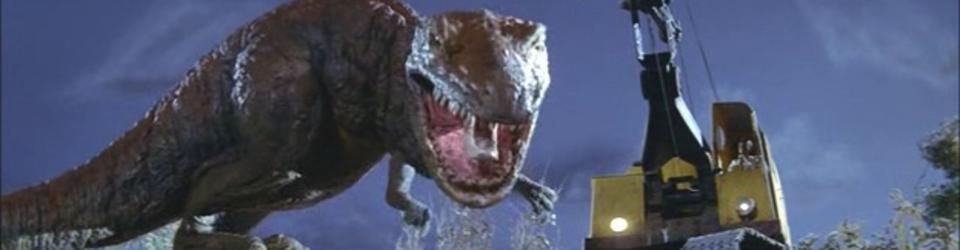 Cover Films offrant un combat épique entre un dinosaure et un engin de travaux publics
