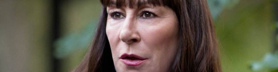 Cover Les meilleures séries avec Anjelica Huston